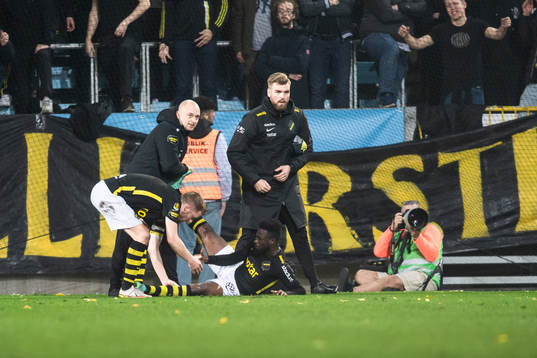 s Ebenezer Ofori  får vård