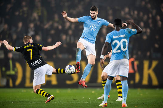 s Sebastian Larsson och Malmö FFs Antonio Colak