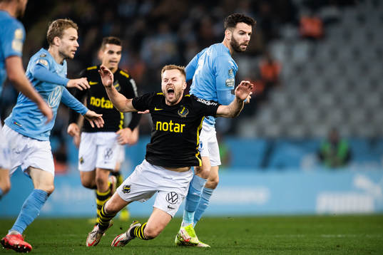 s Sebastian Larsson och Malmö FFs Erdal Rakip