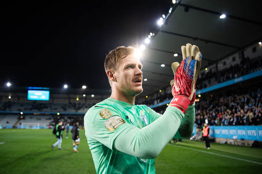 Malmö FFs målvakt Johan Dahlin jublar