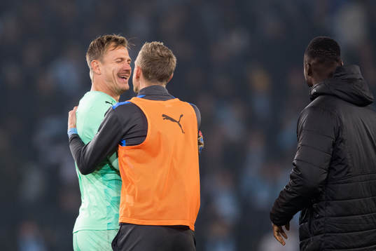 Malmö FFs målvakt Johan Dahlin och Sören Rieks jublar