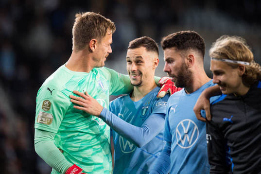 Malmö FFs målvakt Johan Dahlin och Veljko Birmancevic