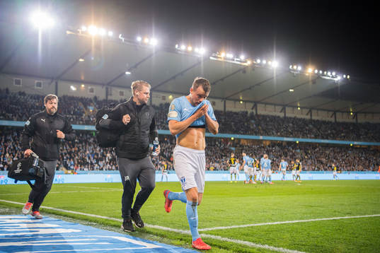 Malmö FFs Eric Larsson har ont