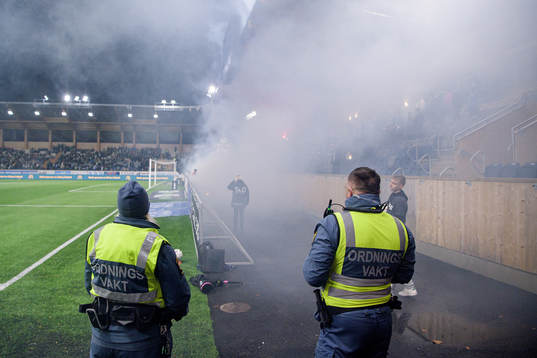 Två ordningsvakter