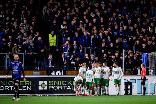 Hammarbys spelare jublar