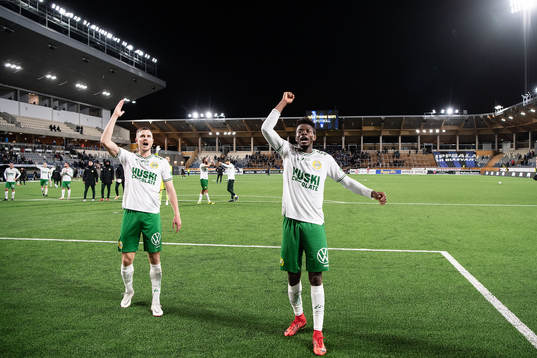 Hammarbys Richard Magyar och Aziz Mohammed Ouattara jublar