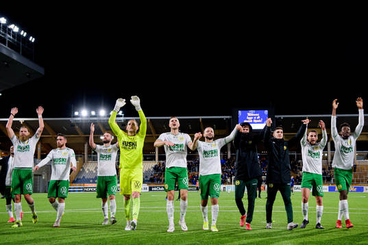 Hammarbys spelare jublar