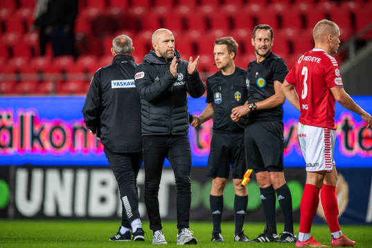 Kalmars tränare Henrik Rydström tackar publiken