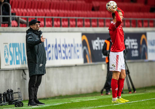 Varbergs tränare Joakim Persson och Kalmars Piotr Johansson