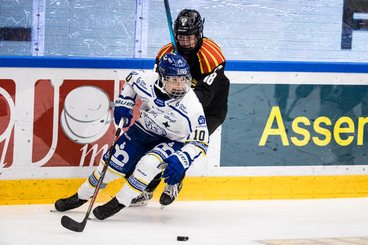 Leksands Phoebe Staenz och  Brynäs Emma Murén
