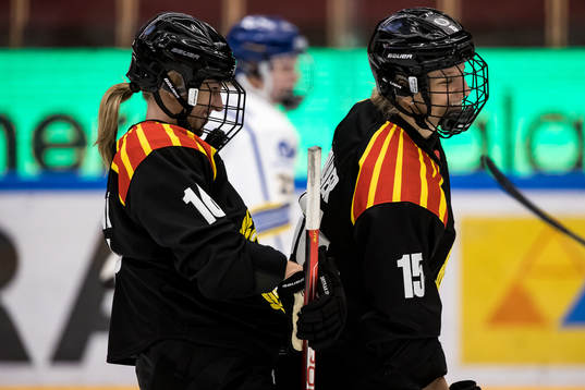 Brynäs Katerina Mrazova och  Brynäs Lara Stalder
