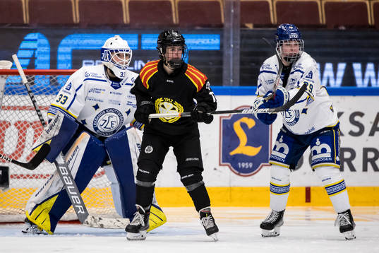 Leksands målvakt Amanda Johansson och  Brynäs Jaycee
