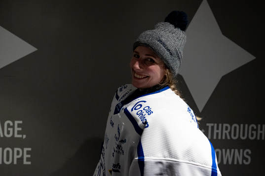 Leksands målvakt Jule Flötgen innan  ishockeymatchen i
