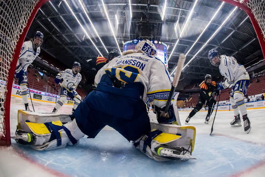 Leksands målvakt Amanda Johansson och Gracen Hirschey