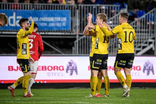 Elfsborgs Jeppe Møldrup Okkels jublar med Rasmus Alm och