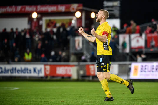 Elfsborgs Johan Larsson jublar