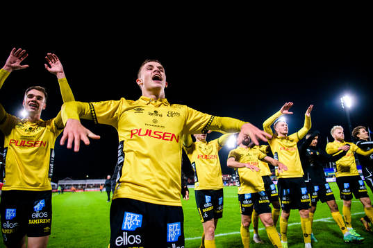 Elfsborgs Jacob Ondrejka jublar med lagkamrater