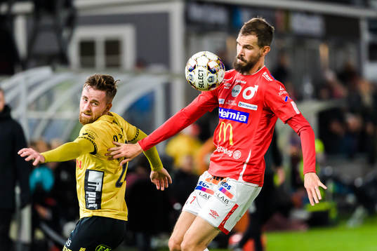 Elfsborgs Rasmus Alm och Degerfors Sebastian Olsson