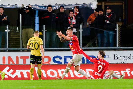 Degerfors Victor Edvardsen och Johan Bertilsson reagerar