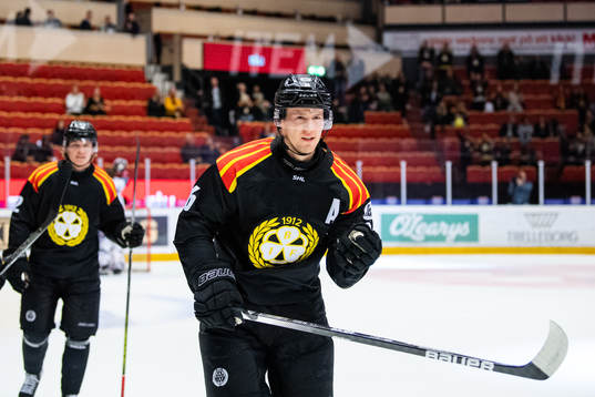 Brynäs Linus Ölund jublar