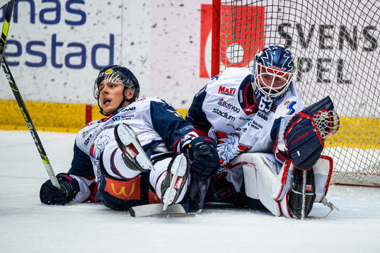 Linköpings Max Lindroth och målvakt Marcus Högberg