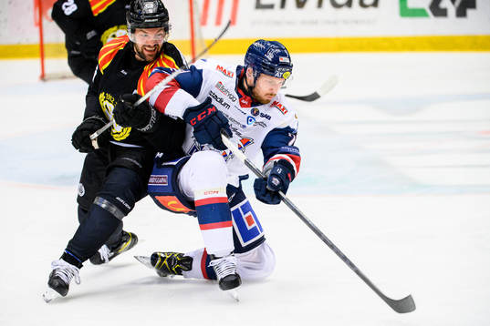 Brynäs Simon Bertilsson och Linköpings Christoffer Ehn