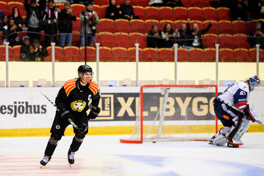 Brynäs Anton Rödin jublar