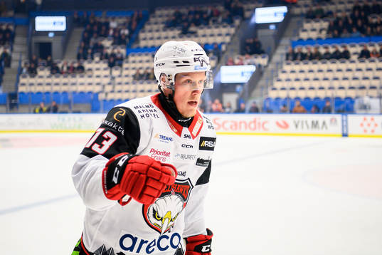 Malmö Redhawks Kalle Östman jublar