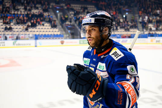 Växjös Tobias Rieder jublar
