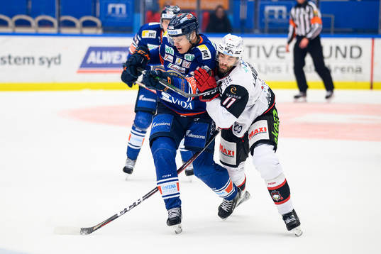 Växjös Pontus Holmberg och Malmö Redhawks Markus