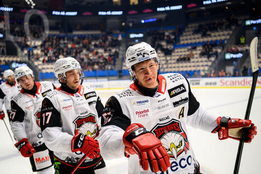 Malmö Redhawks Emil Sylvegård jublar
