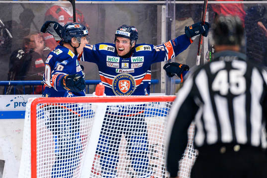 Växjös Pontus Holmberg och Glenn Gustafsson jubla