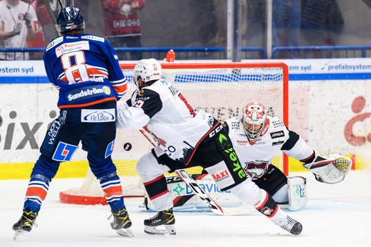 Växjös Ludvig Claesson gör mål 5-3 bakom Malmö