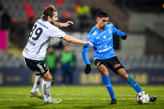 Örebros Kevin Walker och Halmstads Amir Al-Ammari