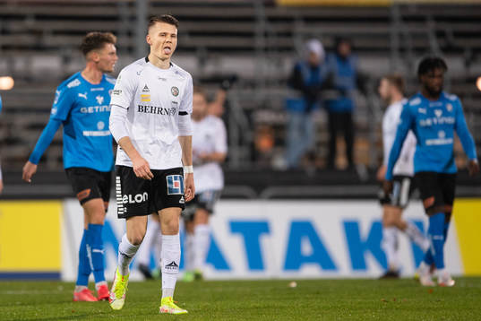 Örebros Jake Larsson deppar