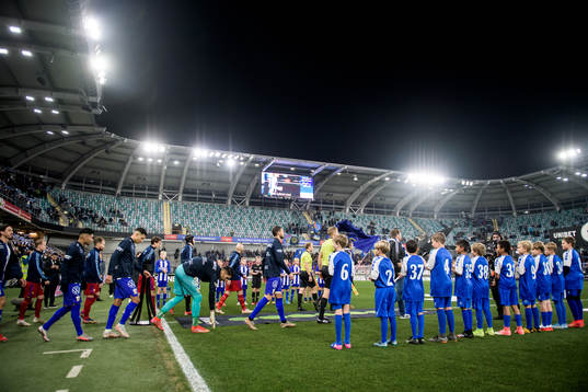 IFK Göteborgs spelare gör entré
