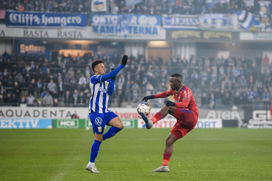 IFK Göteborgs Tobias Sana och Djurgårdens Emmanuel Banda