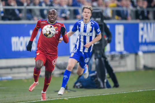 Djurgårdens Edward Chilufya och IFK Göteborgs August