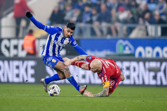 IFK Göteborgs Hosam Aiesh och Djurgårdens Magnus Eriksson