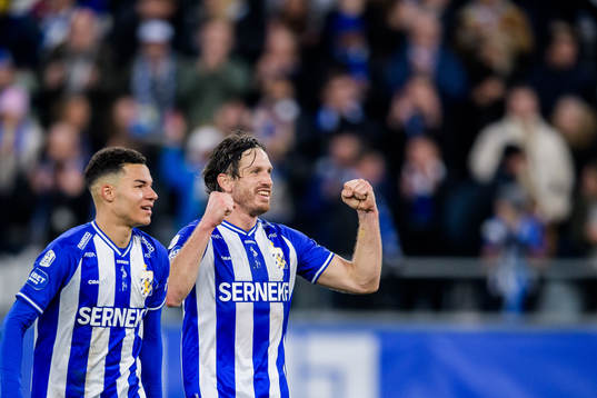 IFK Göteborgs Gustav Svensson (h) jublar