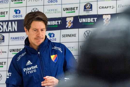 Djurgårdens tränare Thomas Lagerlöf på presskonferensen