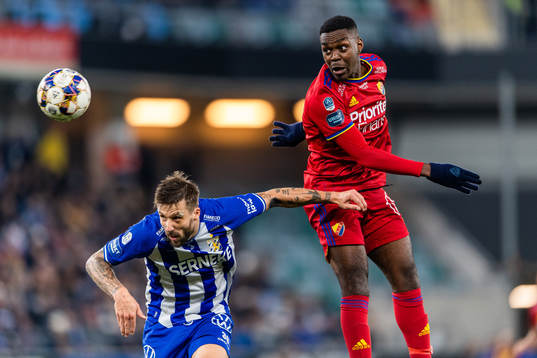 IFK Göteborgs Mattias Bjärsmyr och Djurgårdens Joel Asoro