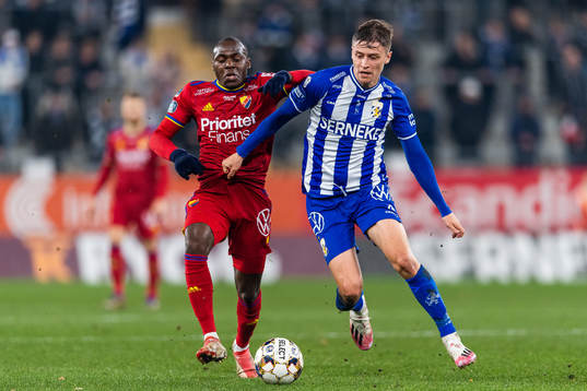 Djurgårdens Edward Chilufya och IFK Göteborgs Simon Thern