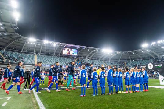 IFK Göteborgs spelare gör entré
