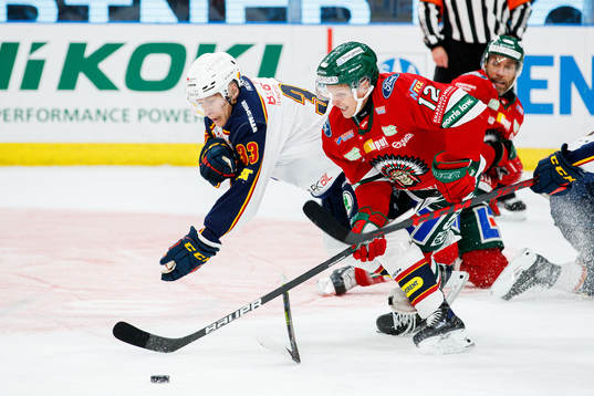 Djurgårdens Filiph Engsund och Frölundas Max Friberg