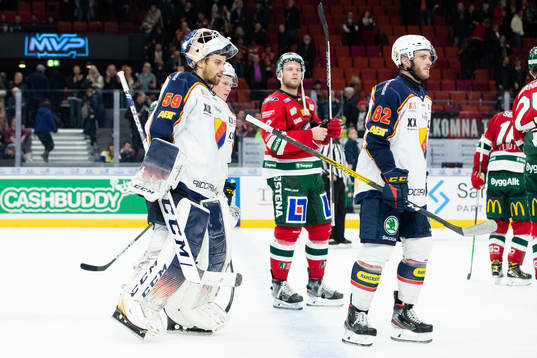 Djurgårdens målvakt Mantas Armalis och Paul Carey deppar