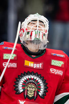 Frölundas målvakt Matthew Tomkins jublar