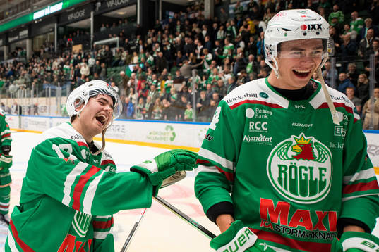 Rögles Philip Granath och William Wallinder jublar