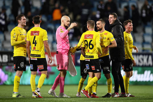 Mjällbys spelare jublar