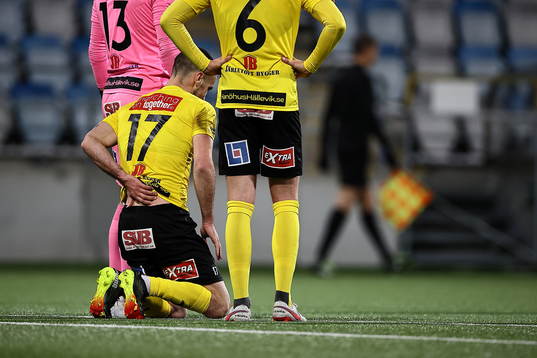 Mjällbys Carlos Moros Gracia med smärta